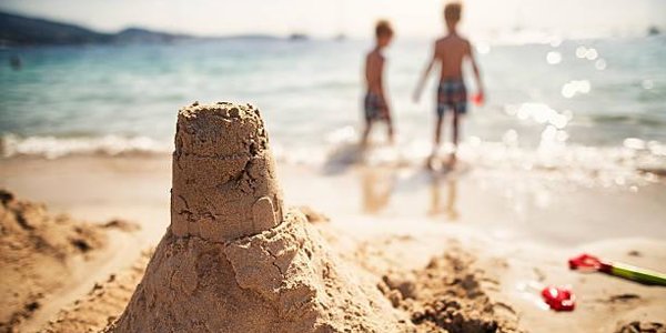 На курорте Филиппин запретили строить замки из песка