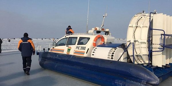 Более 30 рыбаков-любителей спасли с оторвавшейся льдины в Приморье