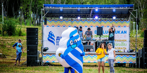 На этой неделе всех первокурсников ДВФУ посвятят в студенты