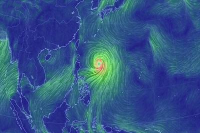 Мощный тайфун «Халонг» движется в сторону Японии