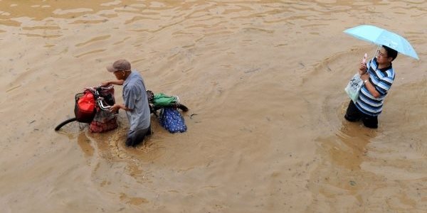 На юг Китая обрушились сильные дожди