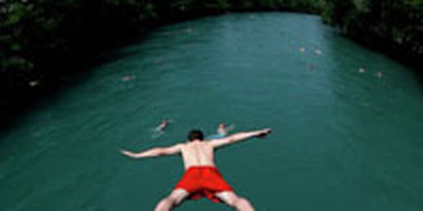 Фонтаны и кондиционеры спасают Европу и Америку от жары (ФОТО)