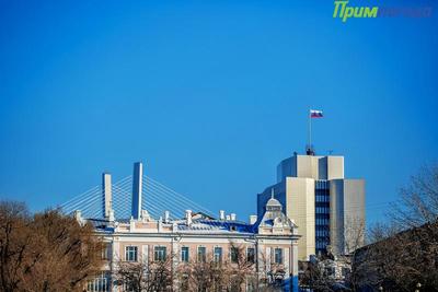Во Владивостоке установилась солнечная, но ветреная погода