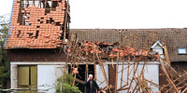 На север Франции обрушился небольшой торнадо