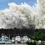 К Японии приближается разрушительный тайфун «Неогури»