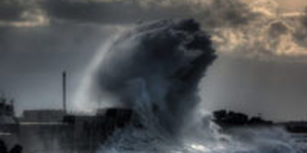 На смену тайфуну LINFA  движется новый циклон