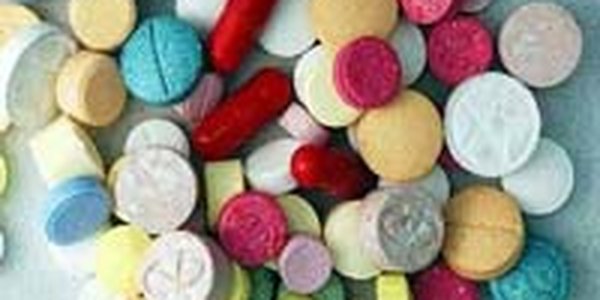 Китайский гражданин пытался ввезти в Россию неизвестные таблетки