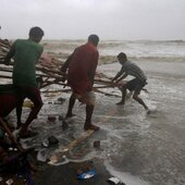 Тропический циклон «Яас» обрушился на восточное побережье Индии
