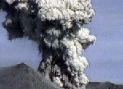 Вулкан Шивелуч на Камчатке выбросил столб пепла на высоту 3.4 км