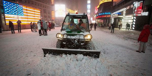 Cеверо-восток США накрывает крупнейшая в истории снежная буря