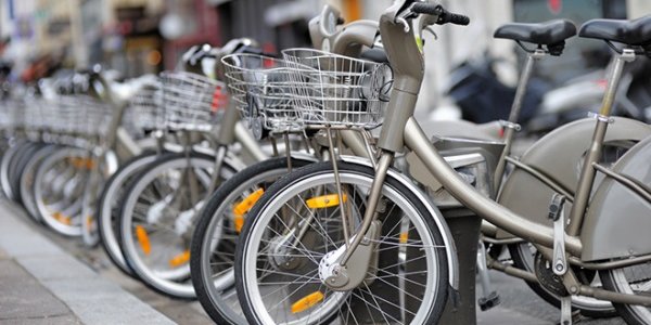 Парижанам запретили пользоваться автомобилями