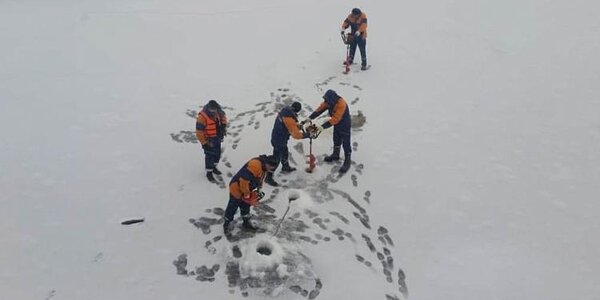 Приморские спасатели начали подрывы льда на реках края