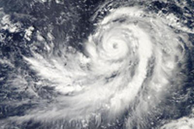 В северо-западной части Тихого океан продолжается активная тайфунная деятельность