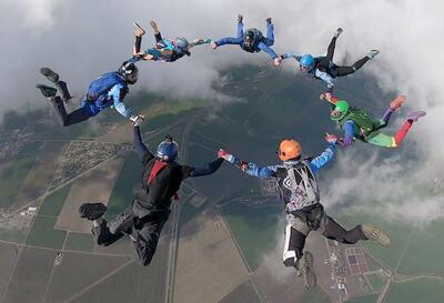 При каких погодных условиях нельзя осуществлять прыжки с парашютом