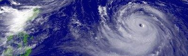 Тайфун «CHABA» обрушился на остров Окинава