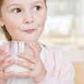 Медики опровергли пользу молока при простуде
