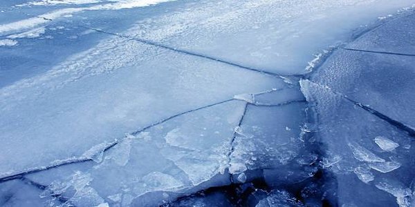 Тонкий лёд: жителей Приморья предупреждают об опасности