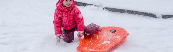Из-за непогоды в понедельник родители решат, вести ли детей в школу и сад