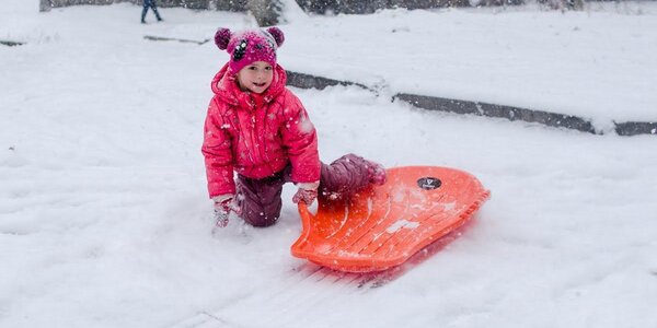 Из-за непогоды в понедельник родители решат, вести ли детей в школу и сад