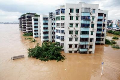 В китайской провинции Хунань от наводнения пострадали почти 60 тысяч человек