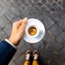 Людей, давно работающих без отпуска, призвали не пить кофе