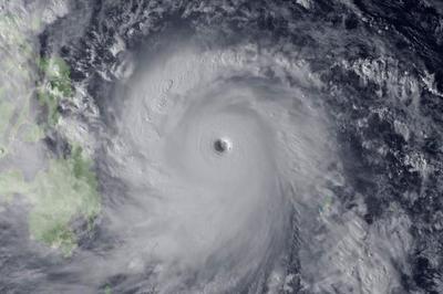 Тайфун SANBA обрушил всю свою мощь на Филиппины