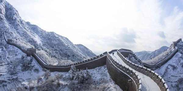 Великая Китайская стена покрылась снегом: Захватывающие фото