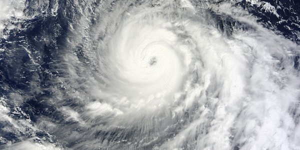 К Японии приближается самый мощный тропический циклон 2014 года