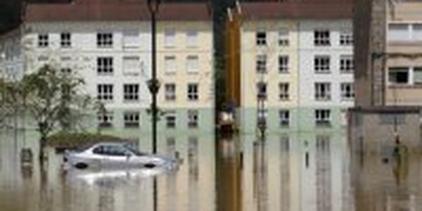 Улицы Испании оказались под водой