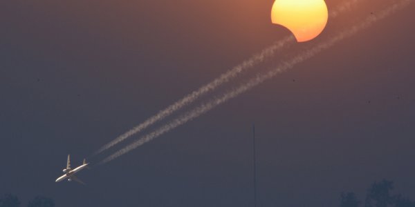 Сегодня жители Приморья увидят частичное солнечное затмение