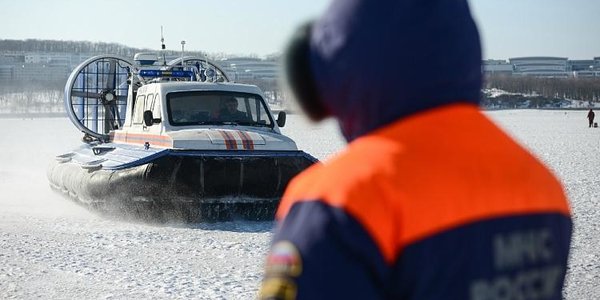 Рыбаков спасли с оторвавшейся льдины в Приморье