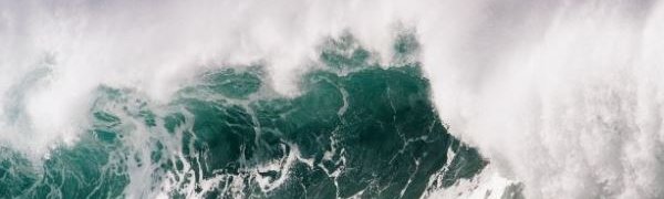 В Японии из-за землетрясения объявлена угроза цунами