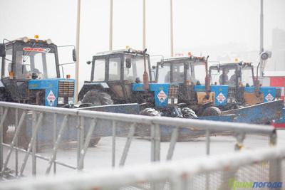 Мешающие уборке снега автомобили эвакуируют с улиц Владивостока