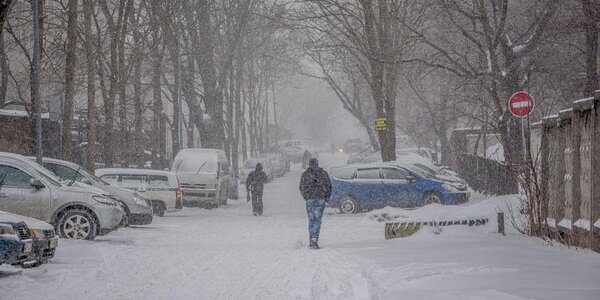 Снегопад, сильный ветер и метель усиливаются в Приморье