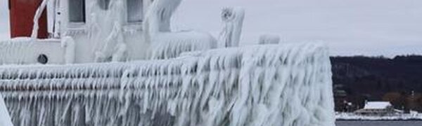 В Японском и Охотском морях продолжается обледенение судов