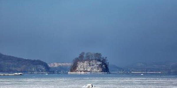 16 — 17 февраля выход на акватории опасен в Приморье: возможна подвижка льда из-за сильного ветра