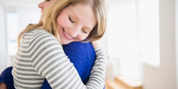 Разрешить конфликт и победить простуду помогут объятия
