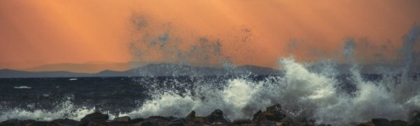 Штормовой ветер остановил движение катера на остров Попова