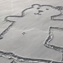 Канадцы разгадывают тайну нарисованного на снегу медведя