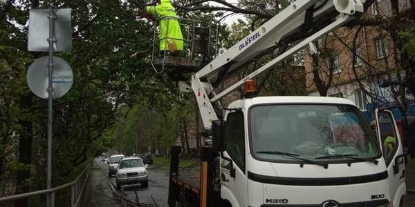 Во Владивостоке ликвидируют последствия стихии