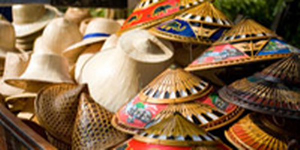 С апреля 2012 года Вьетнам начнет возвращать туристам НДС
