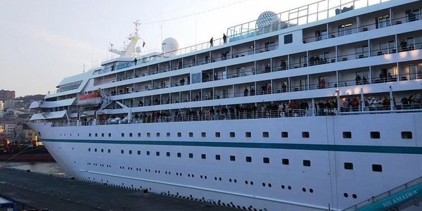 Лайнер «Amadea» открыл круизный сезон в Приморье
