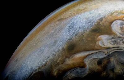 NASA показала облака Юпитера