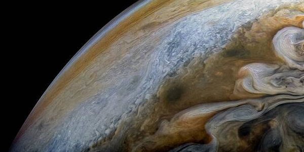 NASA показала облака Юпитера