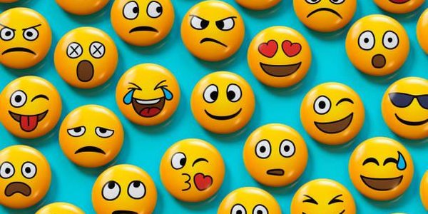 Путин подписал законы о фейковых новостях и неуважении к власти