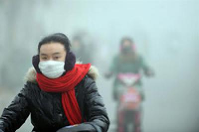 Северные и центральные регионы Китая оказались во власти смога