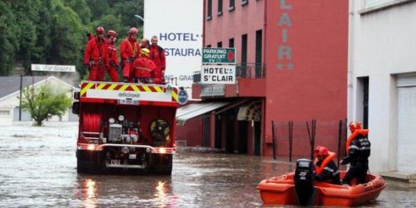 В результате ливней на юге Франции началось сильнейшее наводнение за последние 10 лет