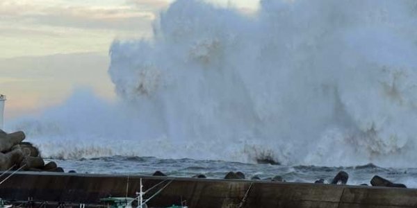 Тропический шторм «Фанфон» угрожает Японии