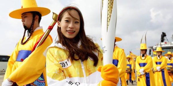 Огонь Олимпиады-2018 доставили в Южную Корею