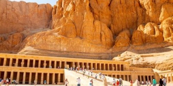 Число российских туристов за границей снизилось на 40 %